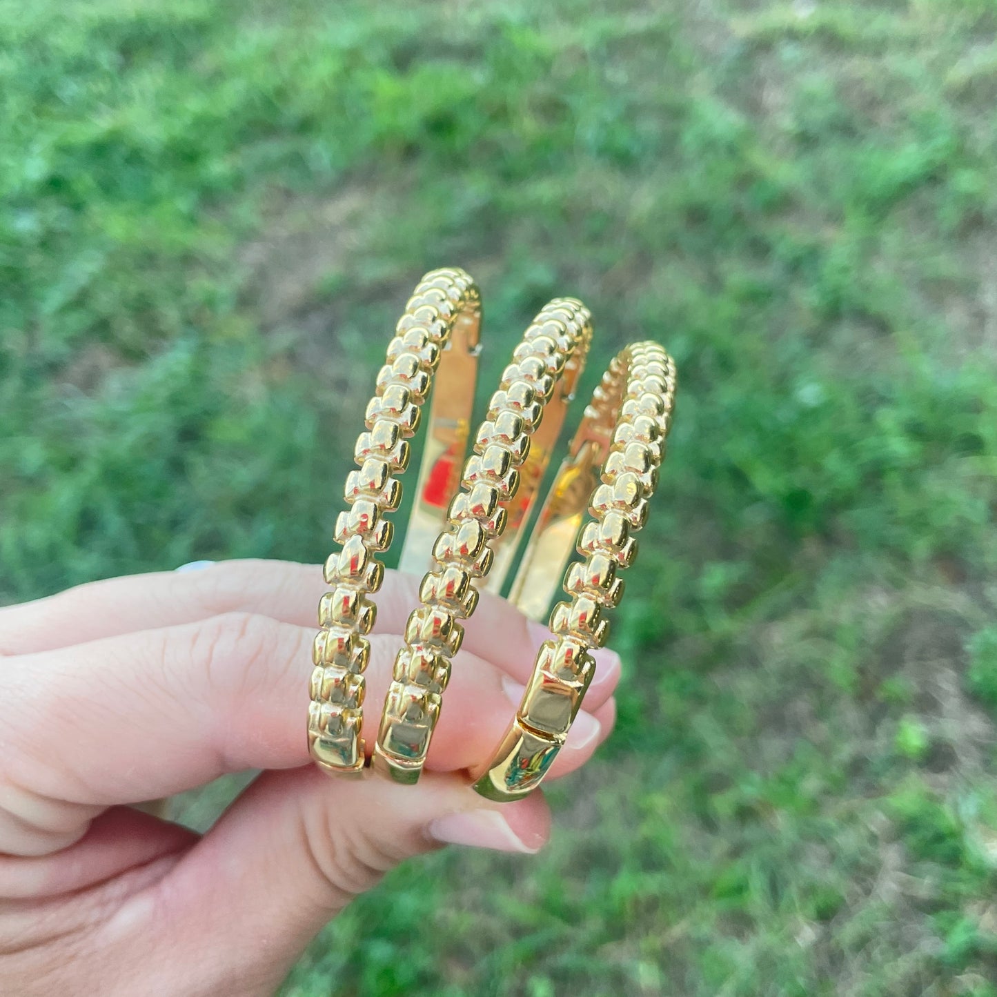 Texturized bangle