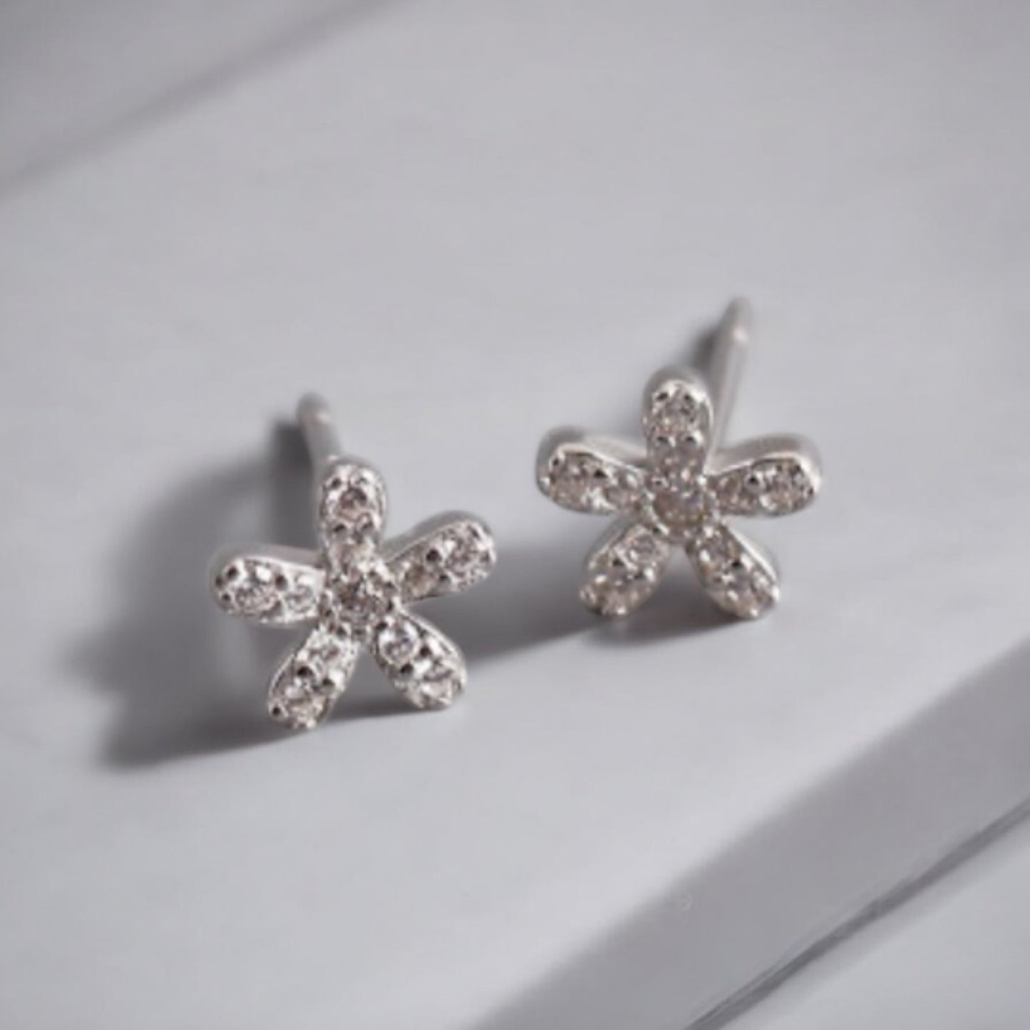 Flower pave studs