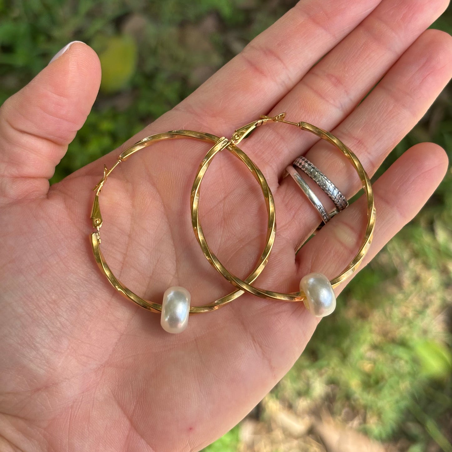 Pearls medium hoops