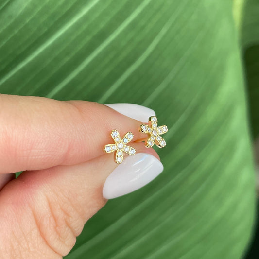 Flower pave studs