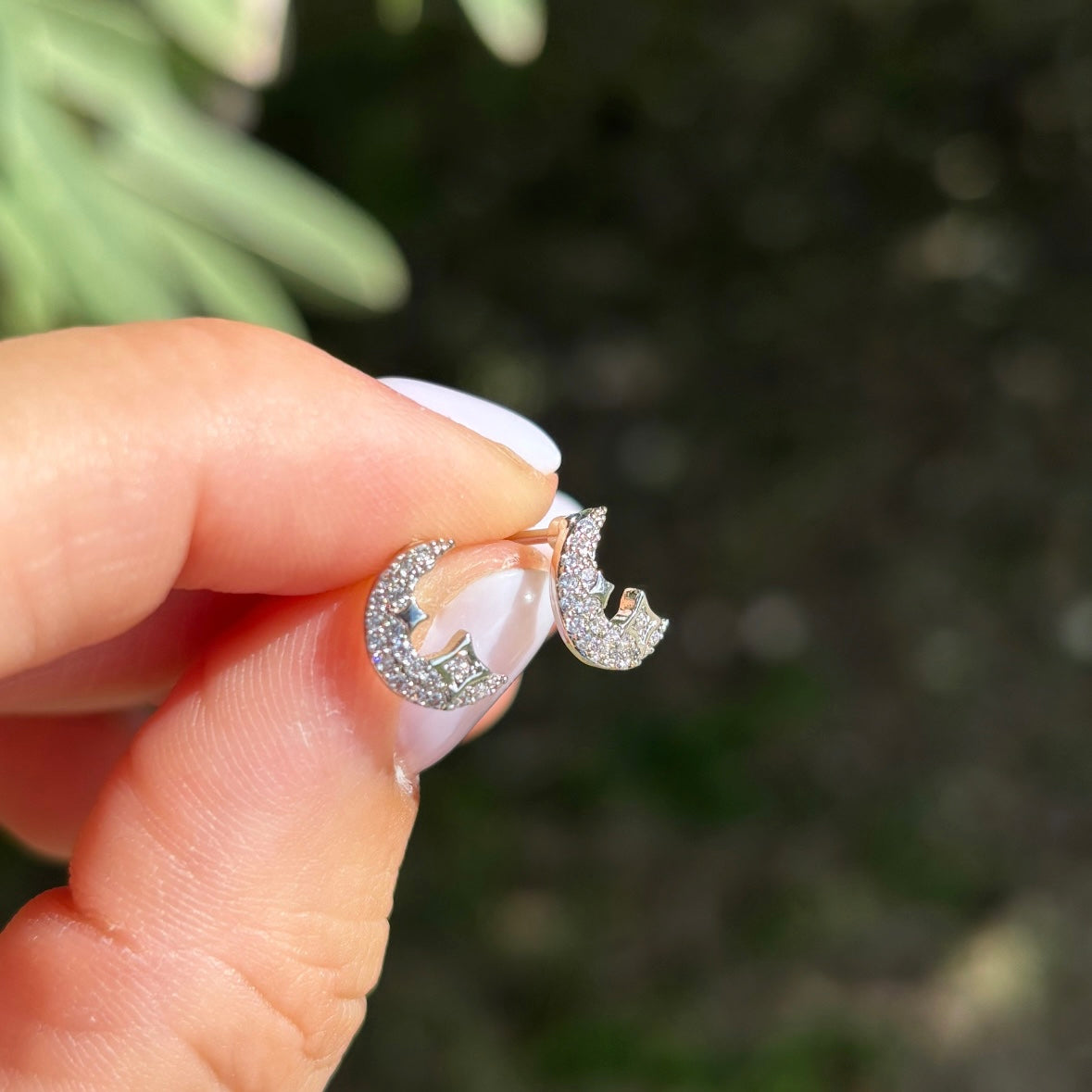 Moon pave studs
