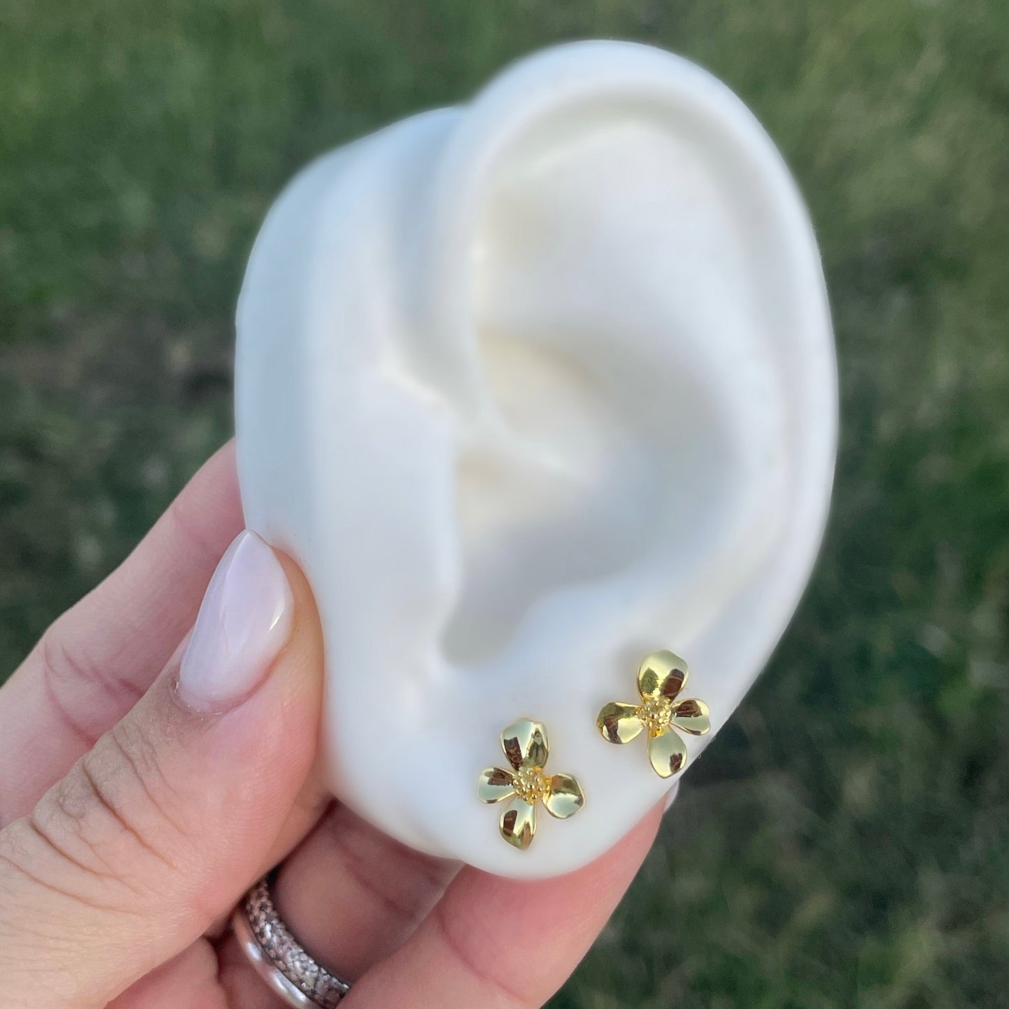 Flower studs earrings