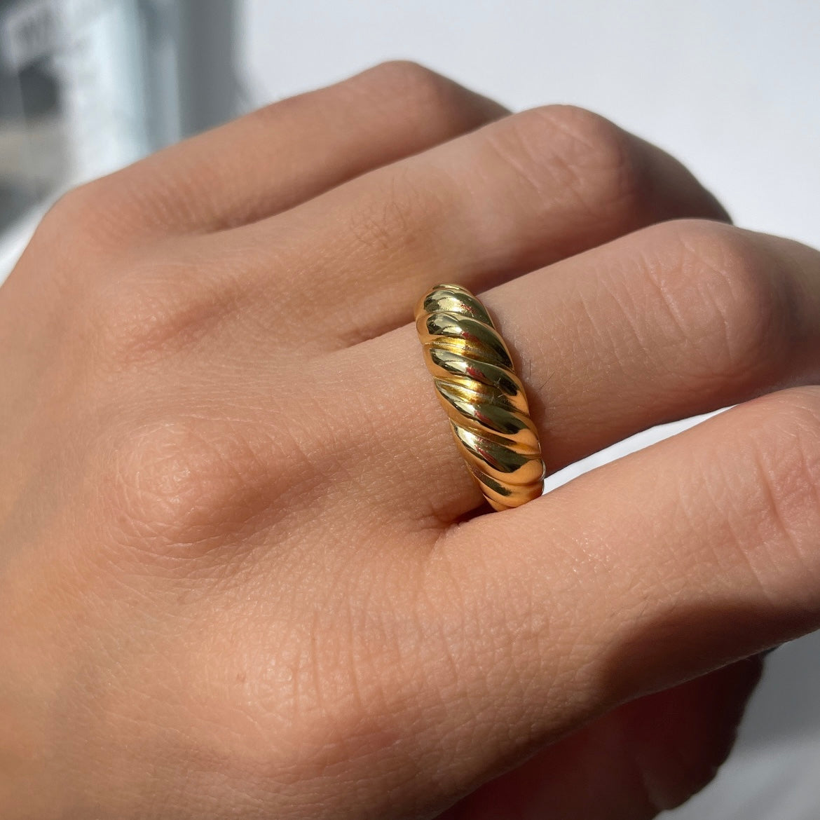 Croissant ring