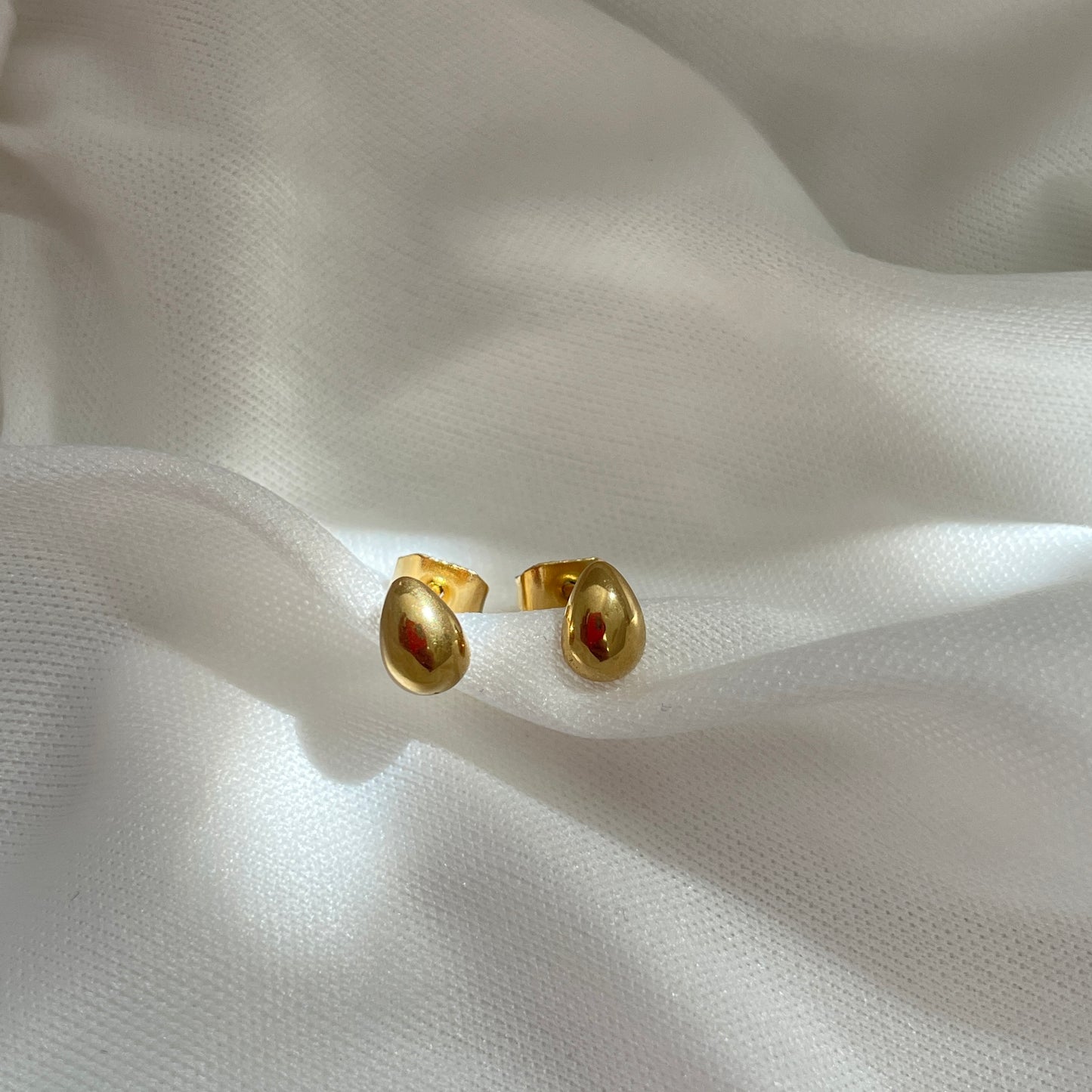 Mini water drop studs