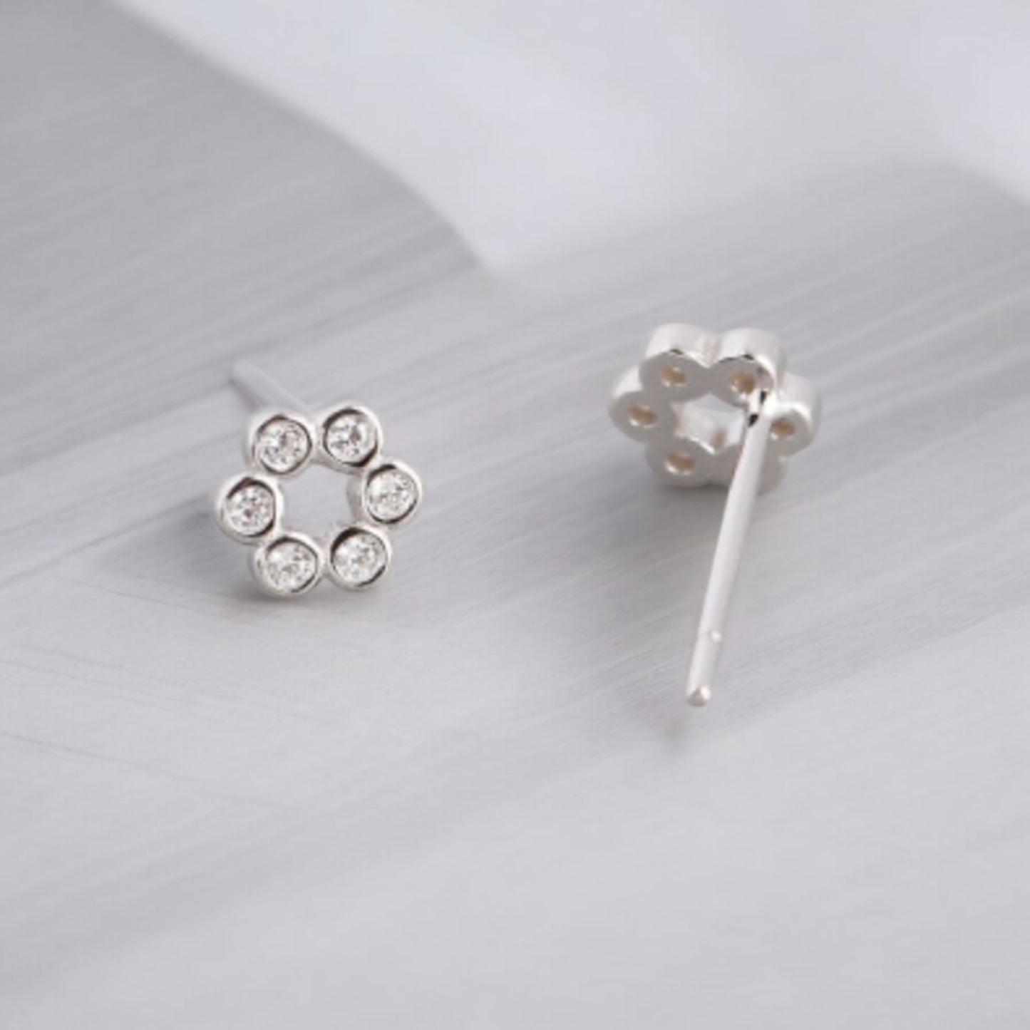 Round pave studs