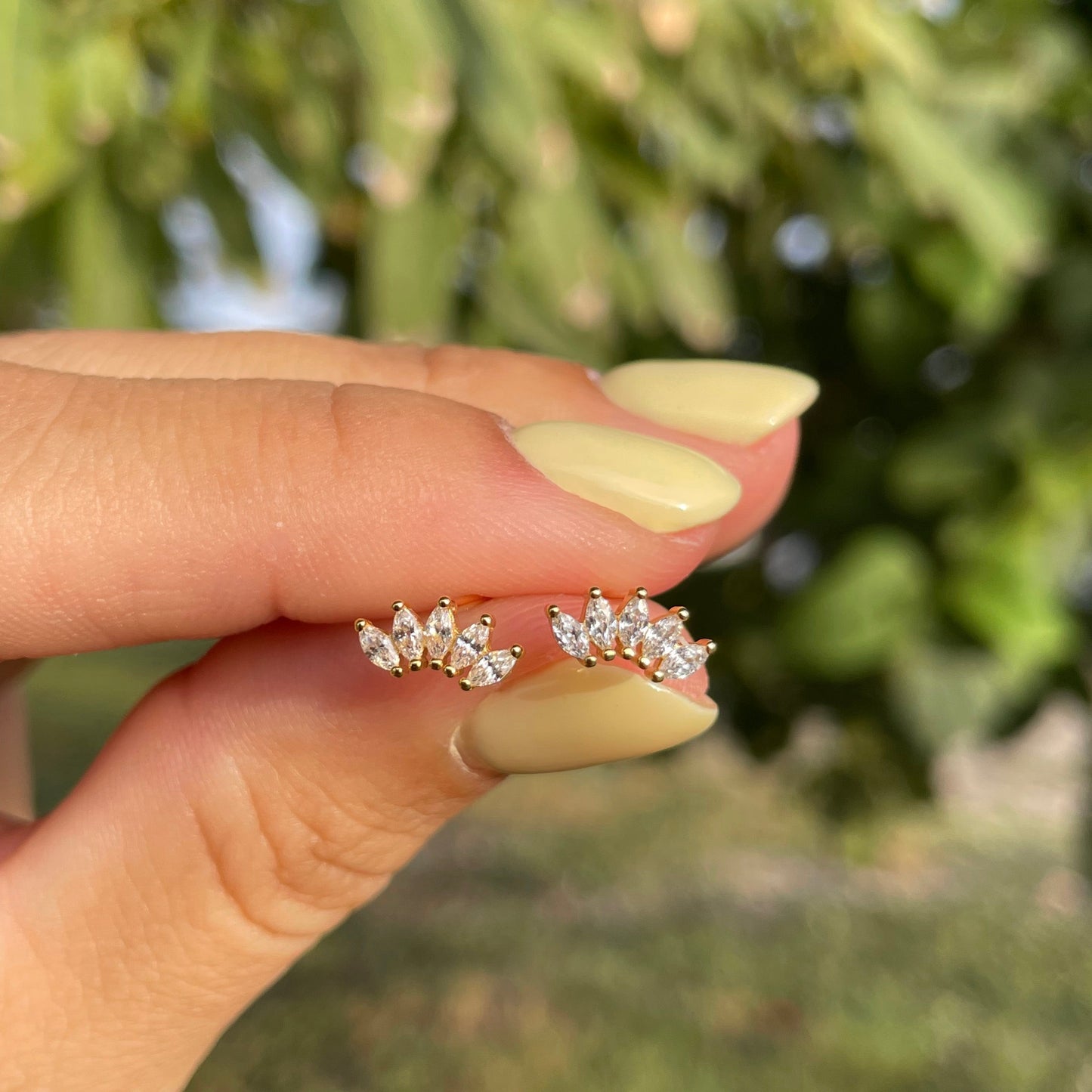 Zirconia leaf studs