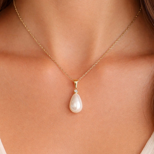Pearl drop necklace
